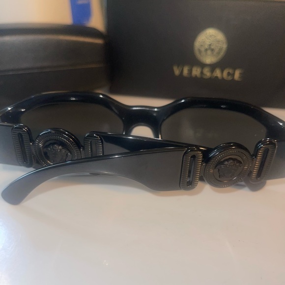 $200 for VERSACE Unisex Luxury Sunglasses VE4361 Biggie - All Black Lens - Picture 9 of 9